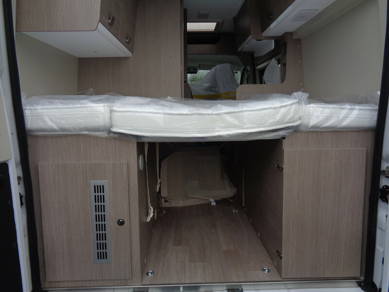 41724-04-2048.jpg
